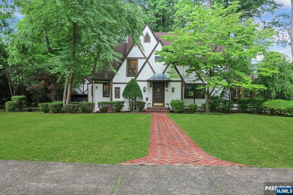 112 Goodwin Terrace - Photo 1