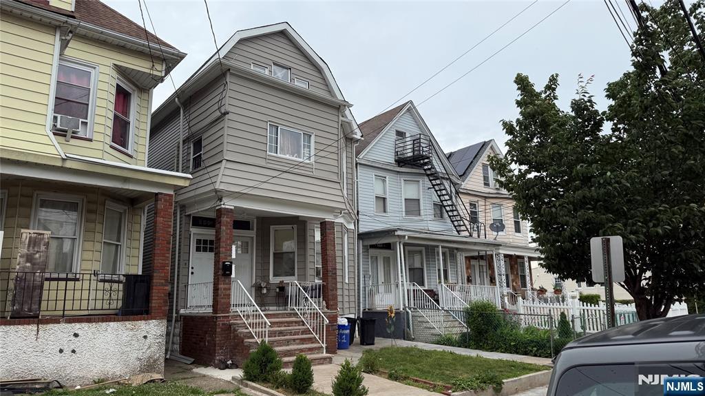 658 Adams Avenue - Photo 2