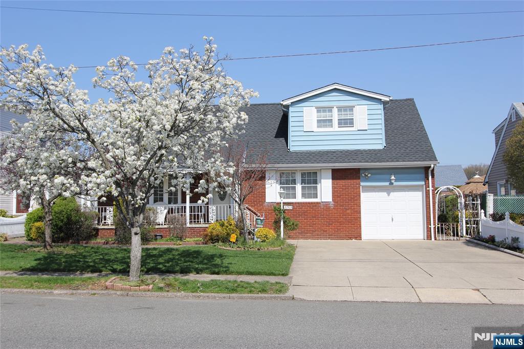183 Lee St, Elmwood Park, NJ 07407