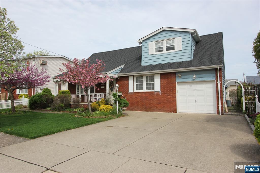 183 Lee St, Elmwood Park, NJ 07407