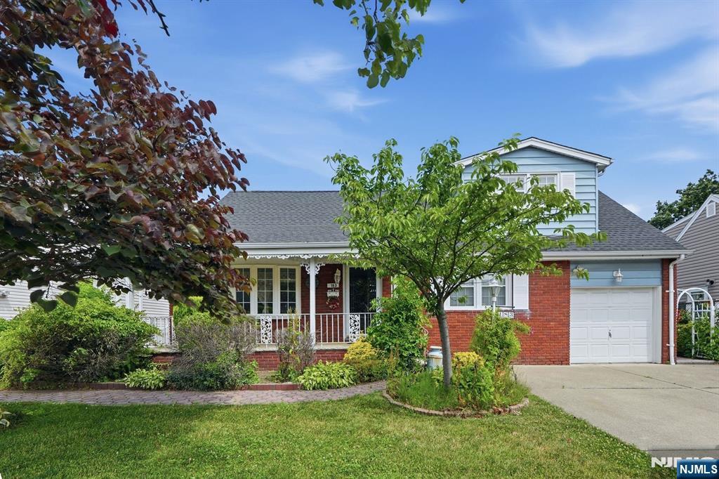 183 Lee St, Elmwood Park, NJ 07407