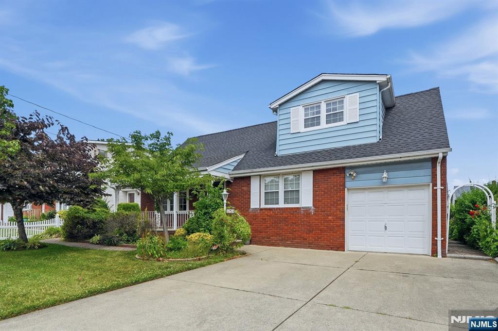183 Lee St, Elmwood Park, NJ 07407