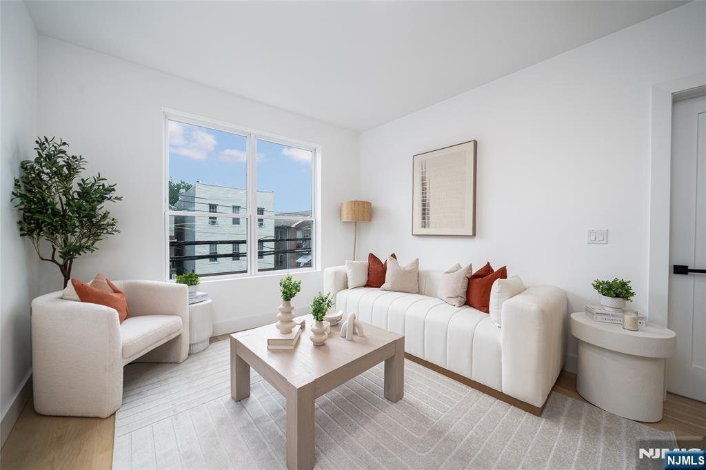 649 38th Street 502 - Photo 1