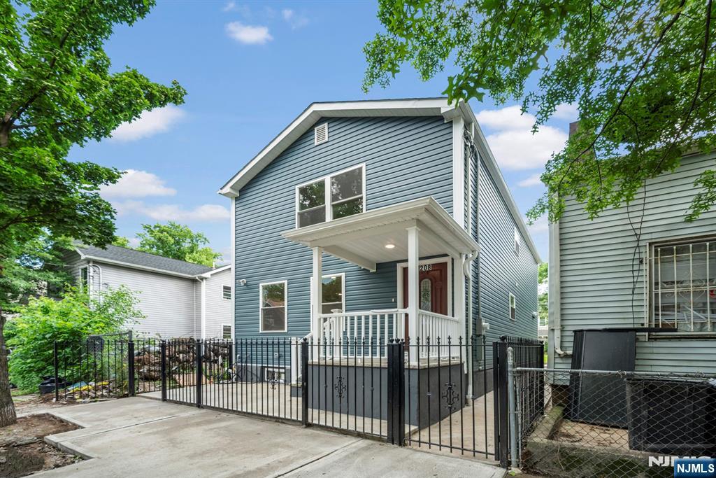 208 N 1st Street - Photo 1