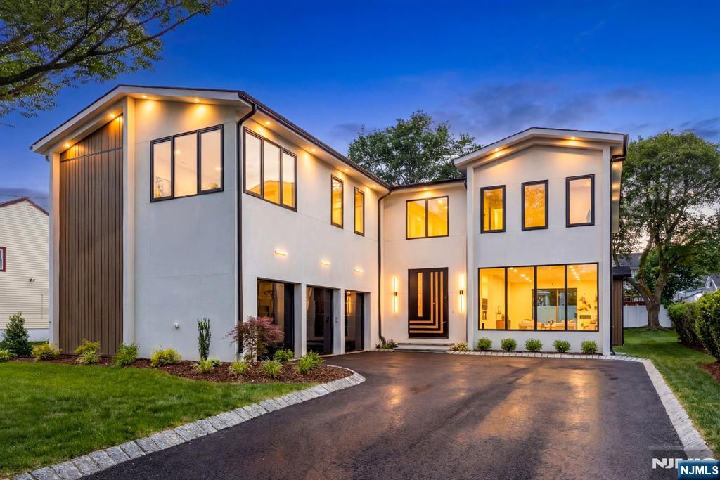 210 Hillcrest Drive - Photo 1
