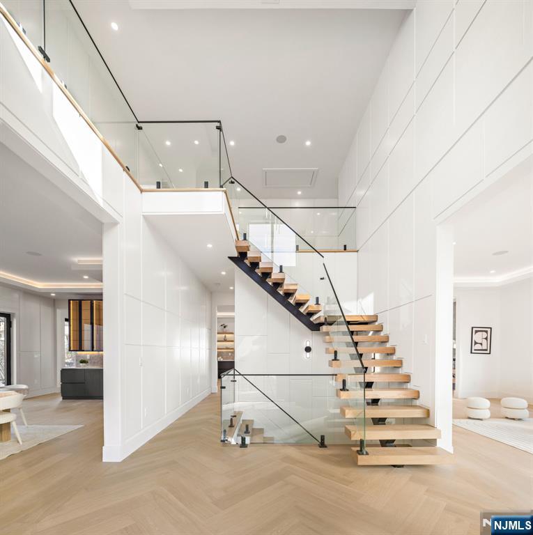 210 Hillcrest Drive - Photo 2