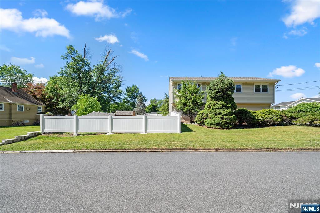 212 Frankfort Avenue - Photo 2
