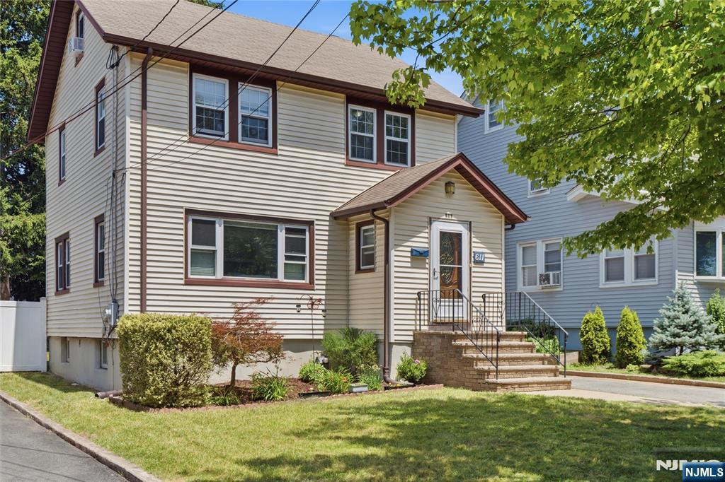 611 Maple Avenue - Photo 1