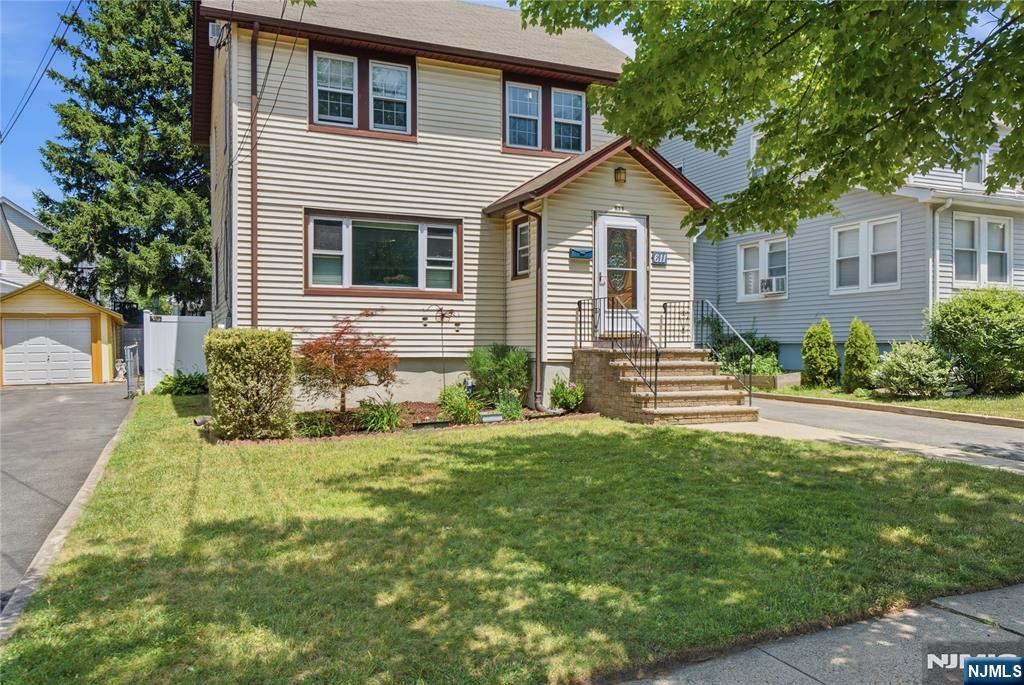 611 Maple Avenue - Photo 3