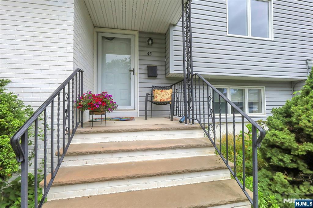 45 Kershner Pl, Fair Lawn, NJ 07410