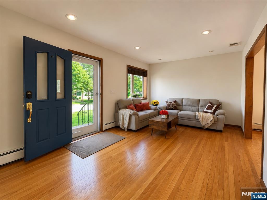 317 Hillcrest - Photo 3