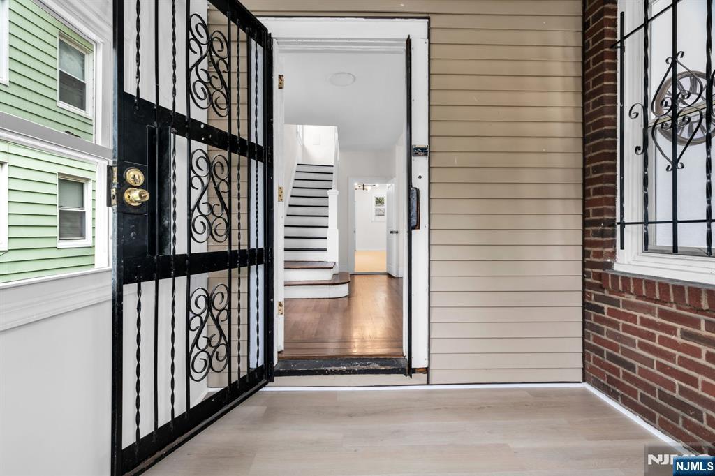 240 End Avenue - Photo 2