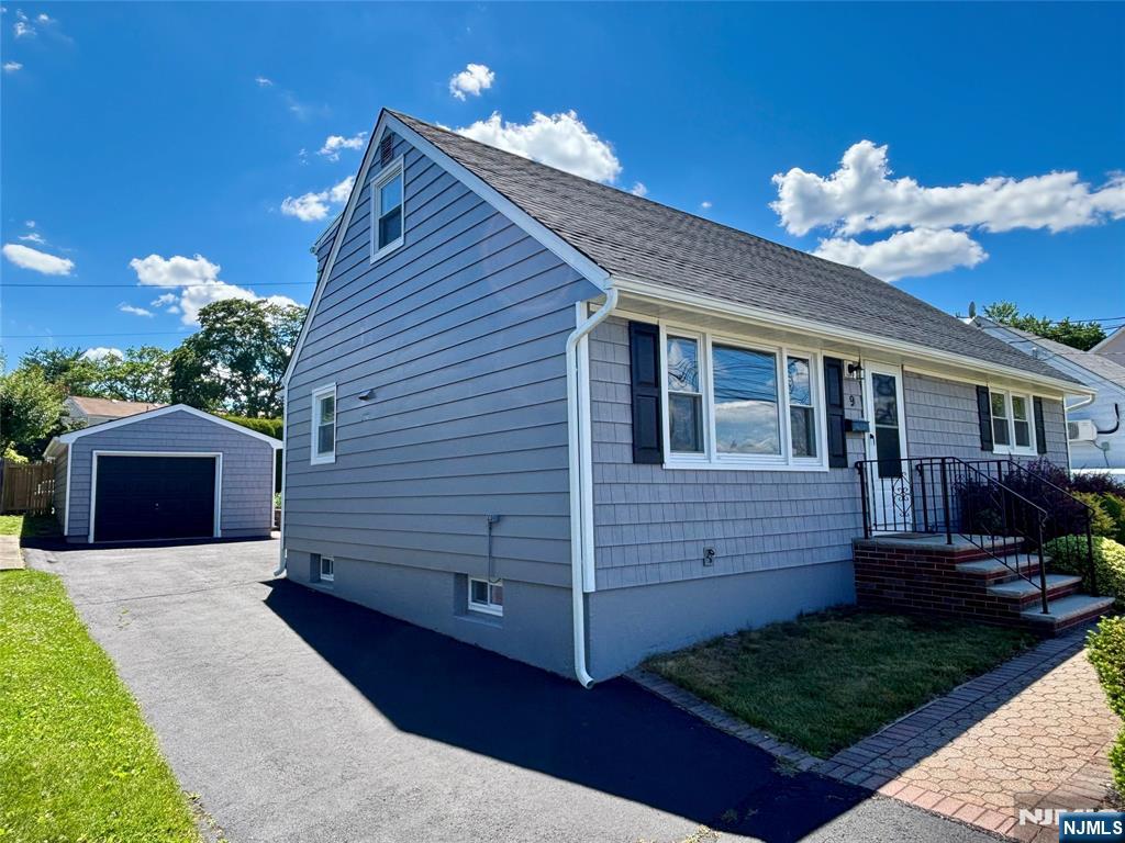 9 Joan Place - Photo 2