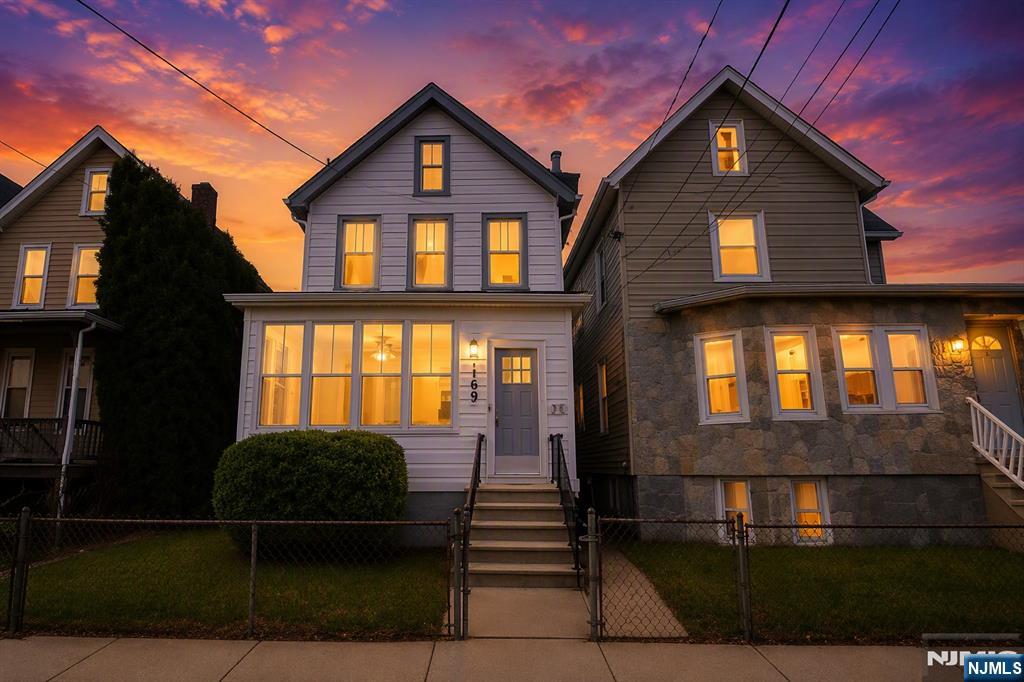 169 Oakwood Place - Photo 1