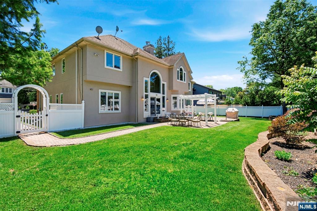 18 Henmar Drive — photo 42