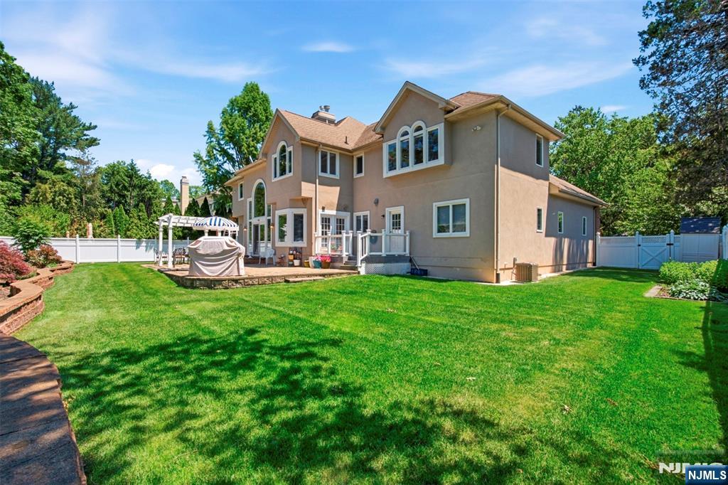 18 Henmar Drive — photo 43