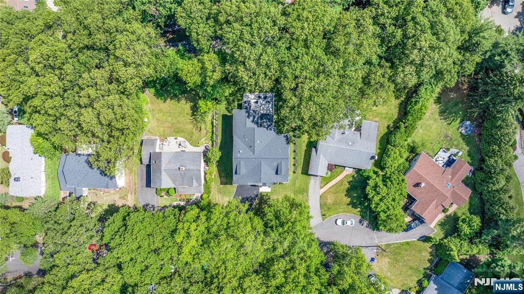 4 Garden Ct, Ho Ho Kus, NJ 07423