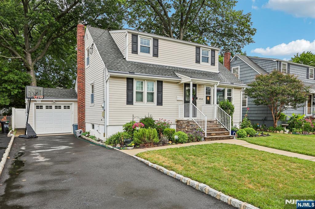 436 Myrtle Avenue - Photo 1