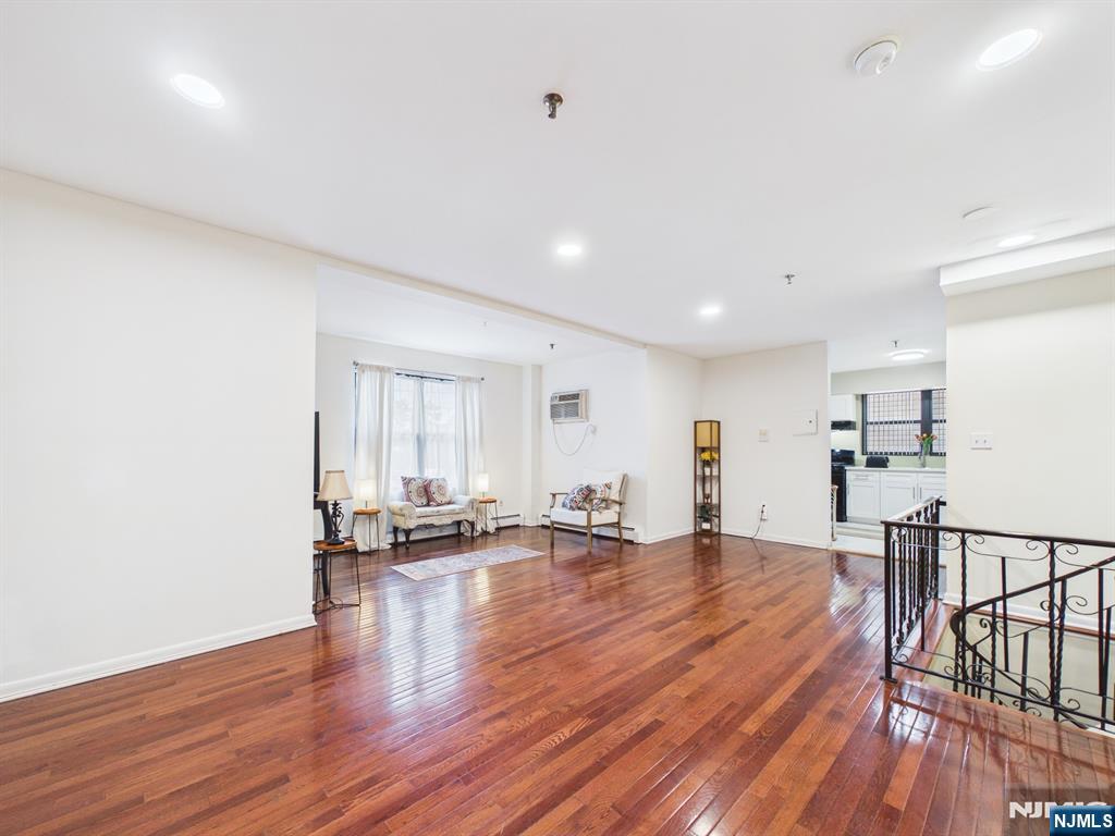 4905 Park Avenue 1C - Photo 3