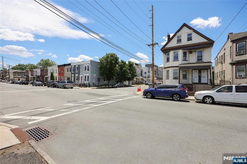 114 9th Avenue - Photo 4