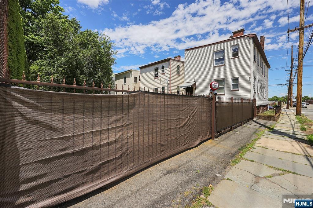 114 9th Avenue - Photo 5