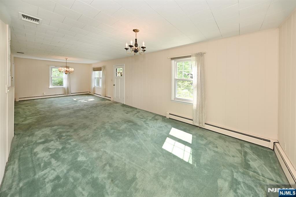 173 Walnut St, Northvale, NJ 07647