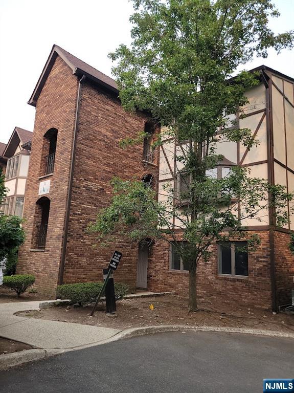 88 Hawthorne Avenue - Photo 2