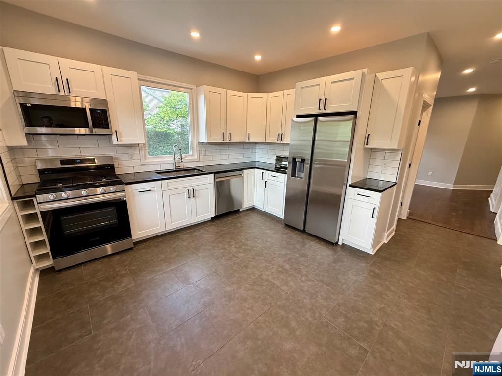 686 Lafayette Ave, Hawthorne, NJ 07506