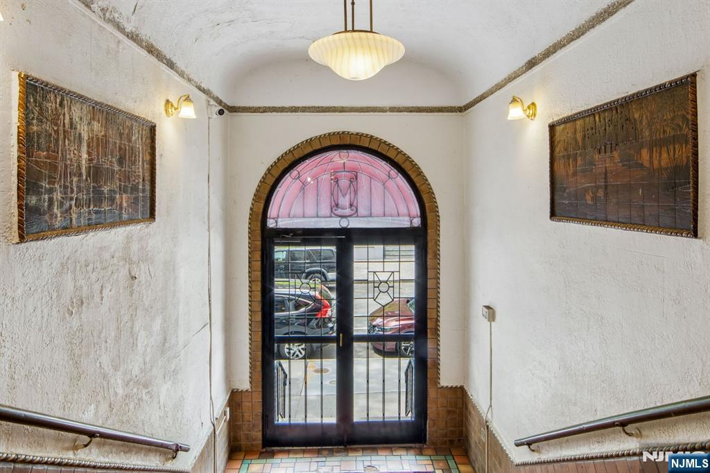 340 Fairmount Avenue 501 - Photo 2