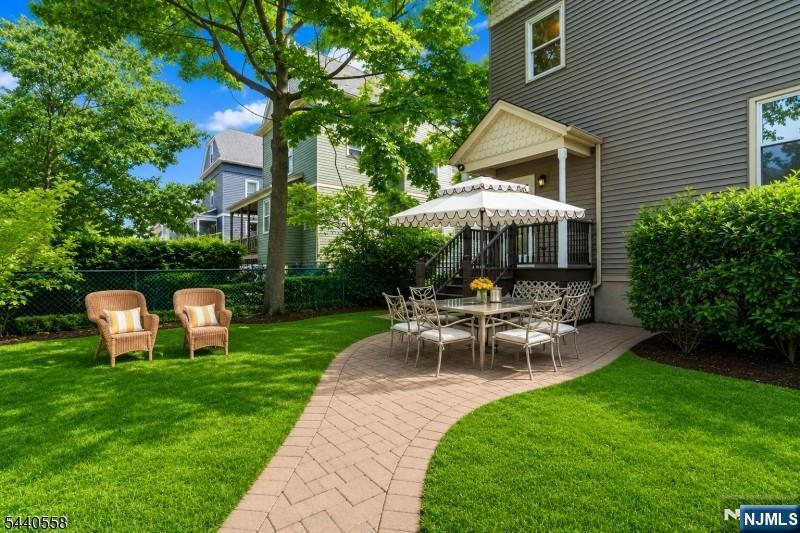129 Claremont Avenue 2 - Photo 4