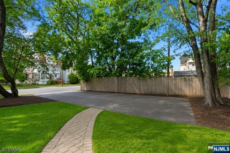 129 Claremont Avenue 2 - Photo 5