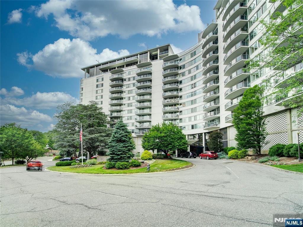 1 Claridge Drive 925 - Photo 2