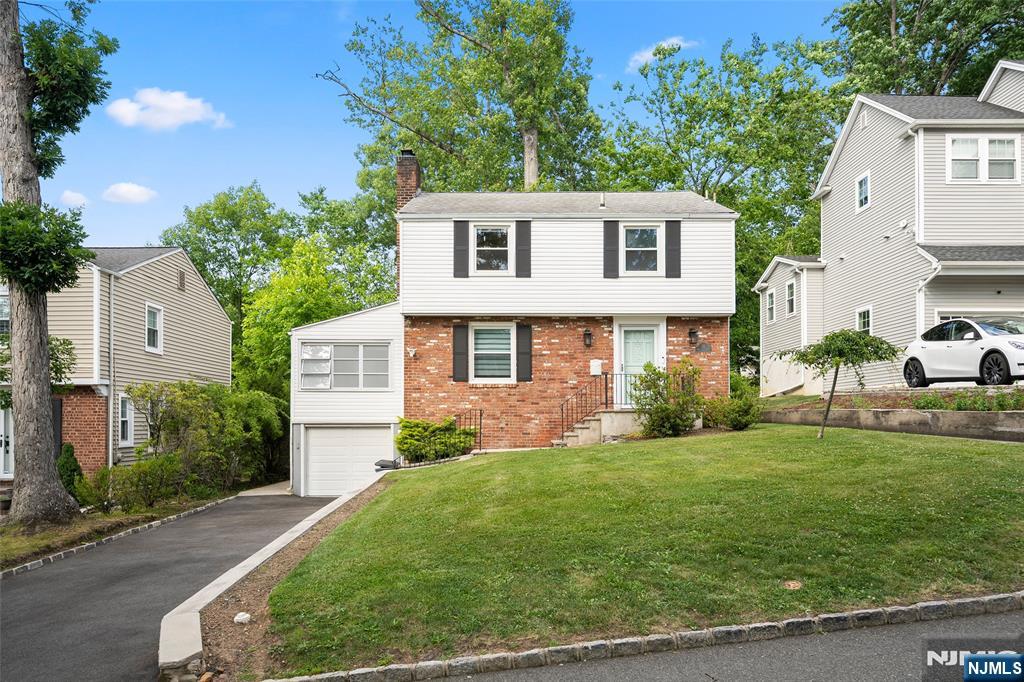 26 W Lawn Road - Photo 1