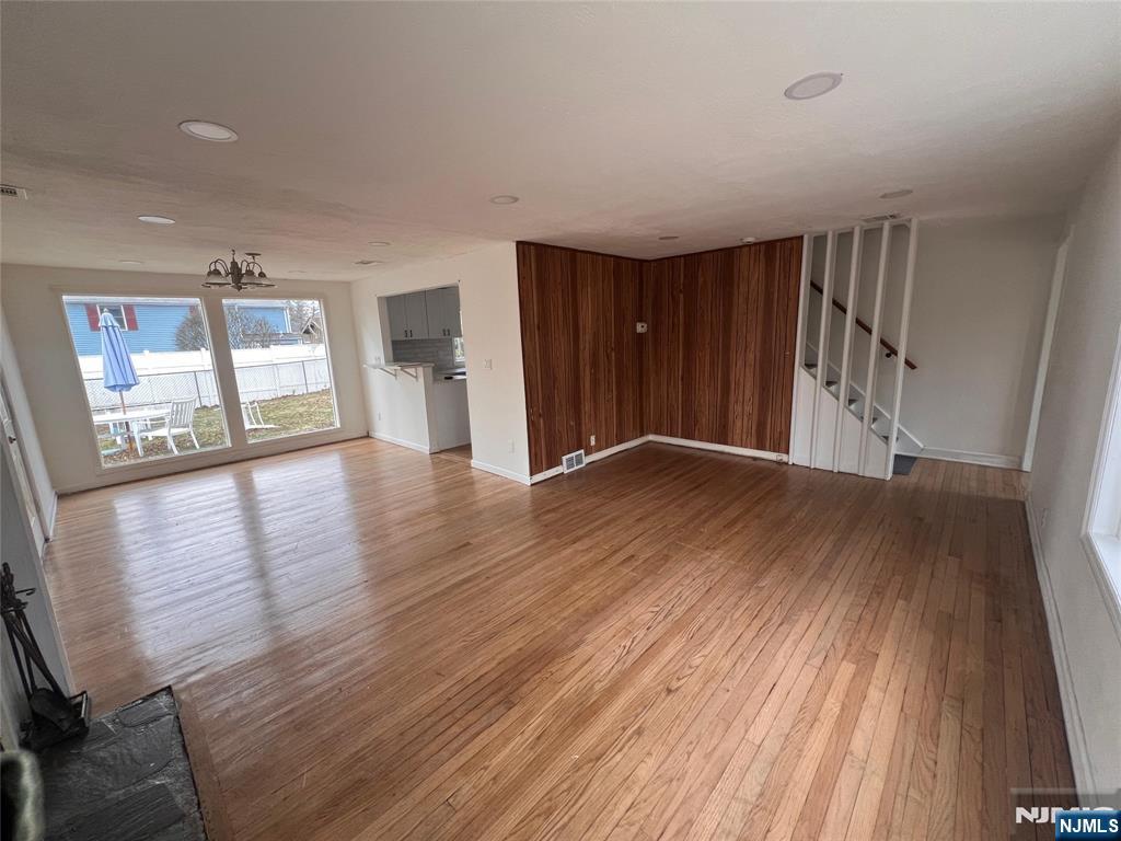 92 Grove St, Waldwick, NJ 07463