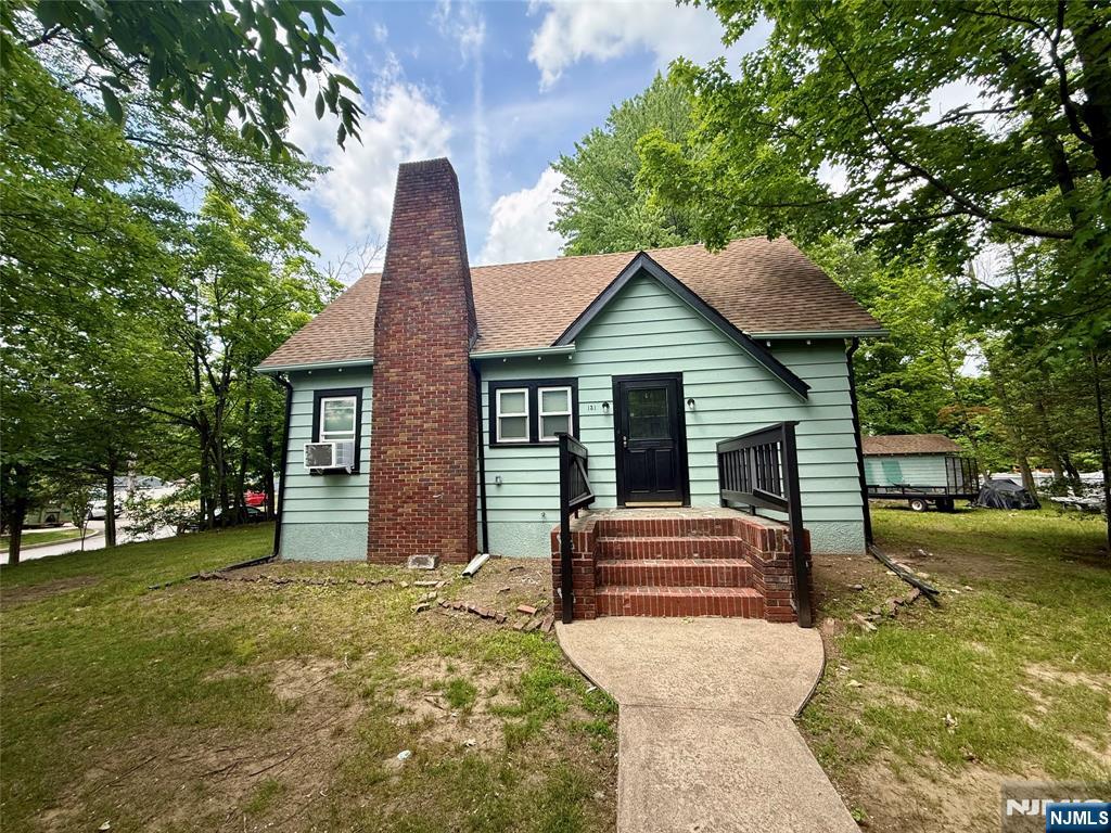 131 W Ramapo Avenue - Photo 1