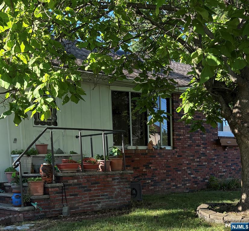 477 Steinway Rd, Saddle Brook, NJ 07663