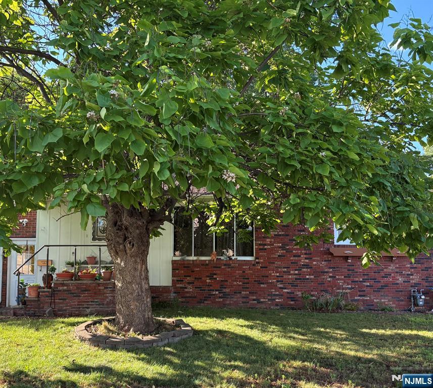 477 Steinway Rd, Saddle Brook, NJ 07663