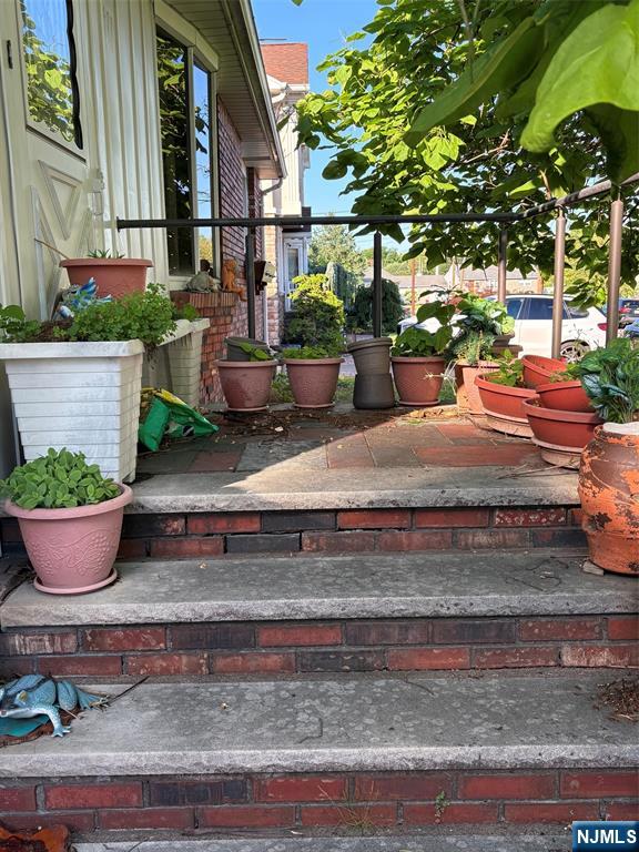 477 Steinway Rd, Saddle Brook, NJ 07663