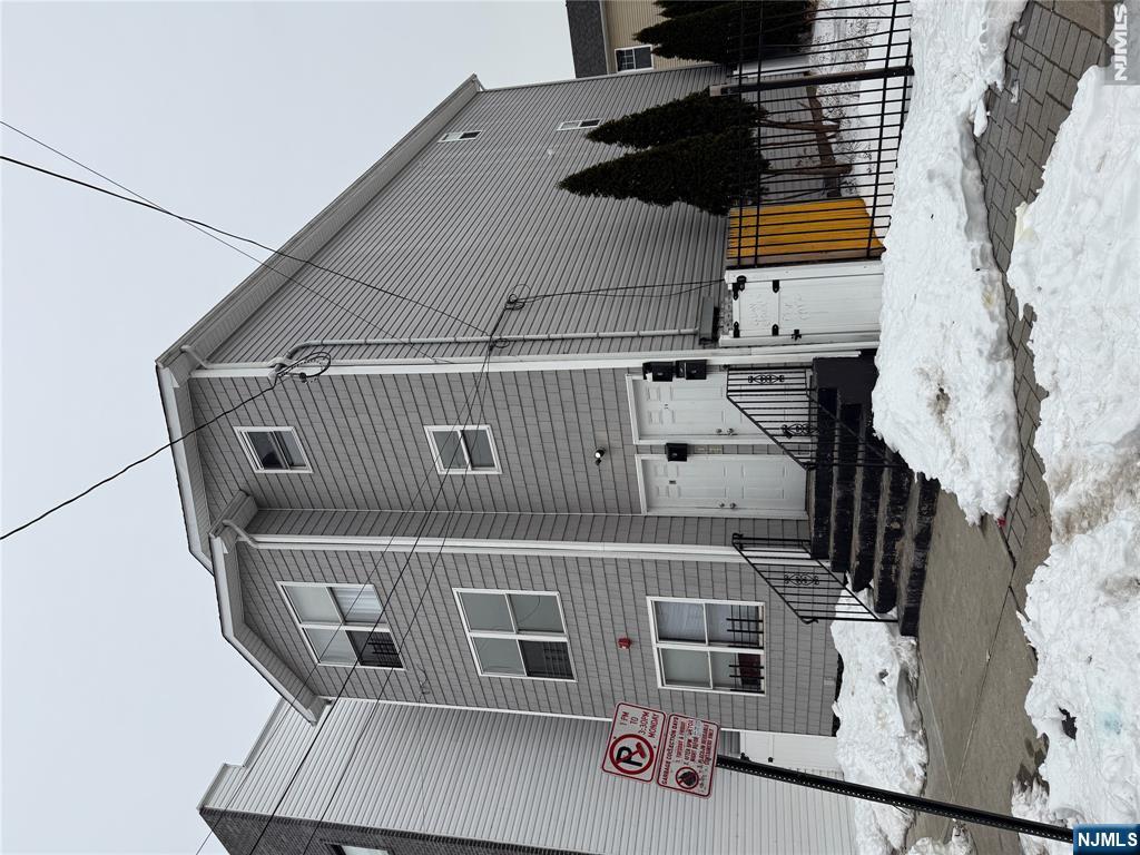 34 Auburn Street 3 - Photo 1