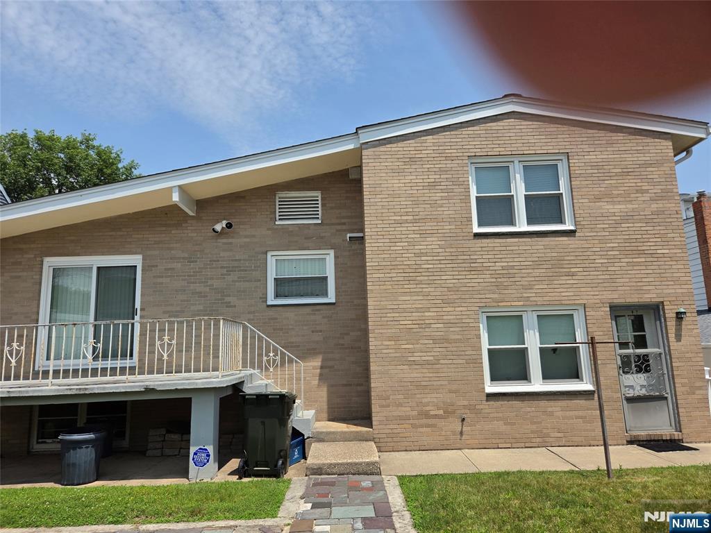77 Columbia Avenue - Photo 2