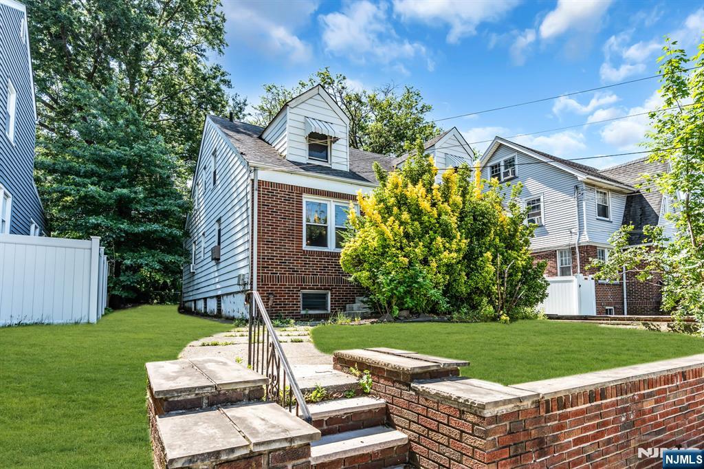 6 Webster Avenue - Photo 1