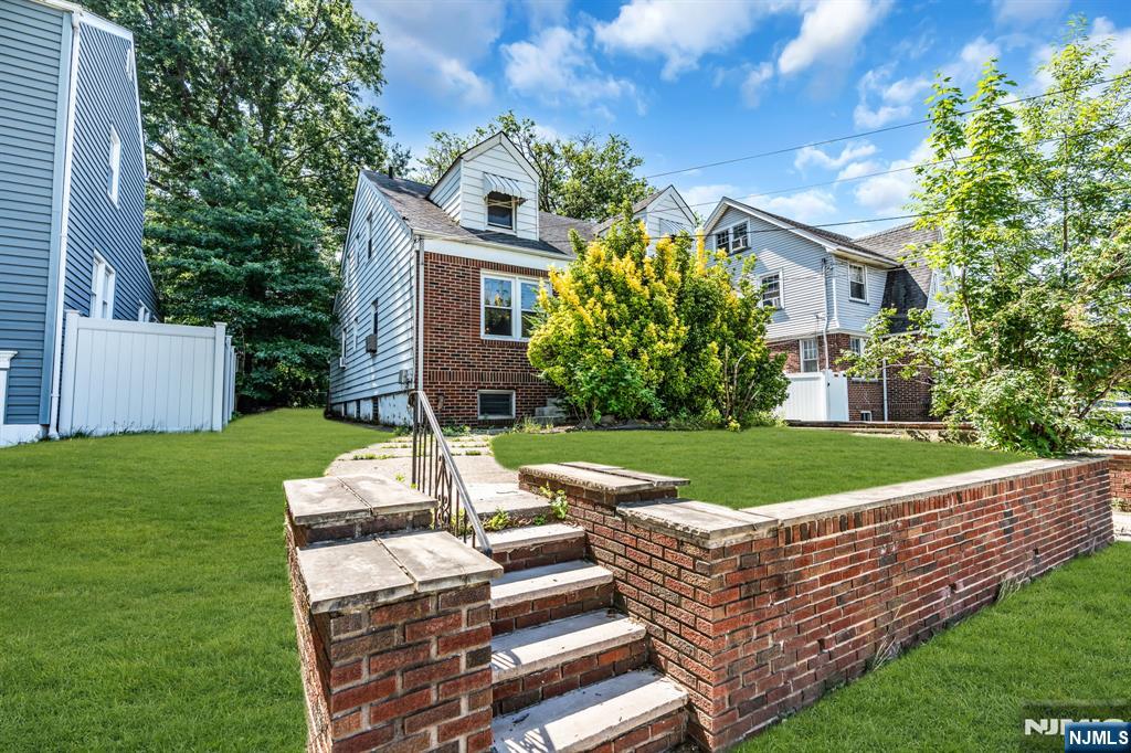 6 Webster Avenue - Photo 3