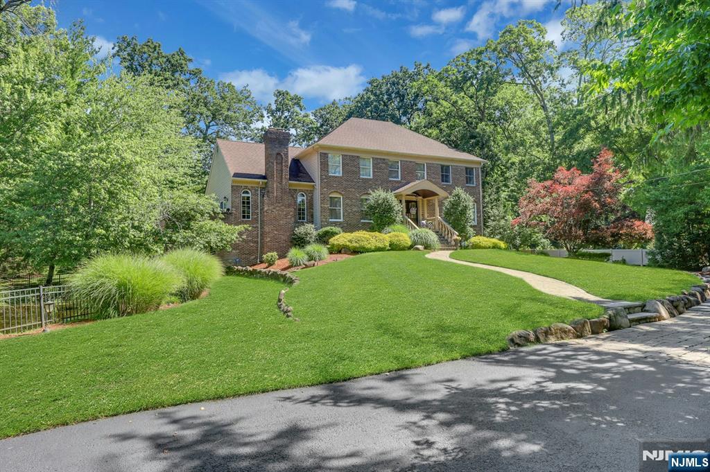 63 Pleasant Avenue - Photo 2