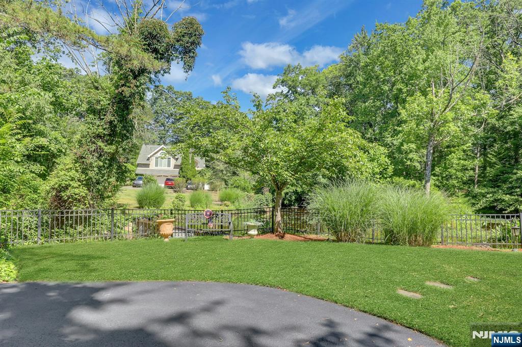 63 Pleasant Avenue - Photo 4