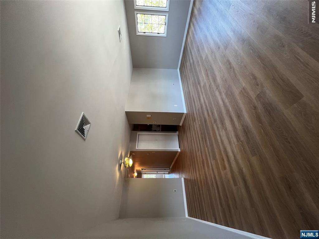 301 Bloomfield Avenue 3 - Photo 4