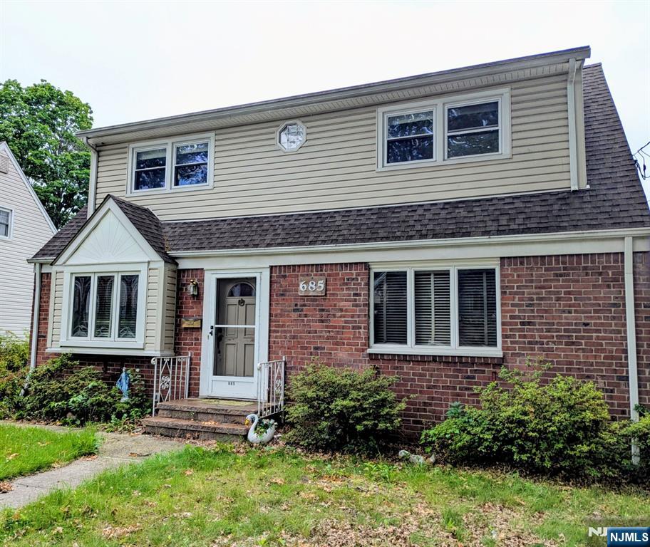 685 Grant Terrace - Photo 2