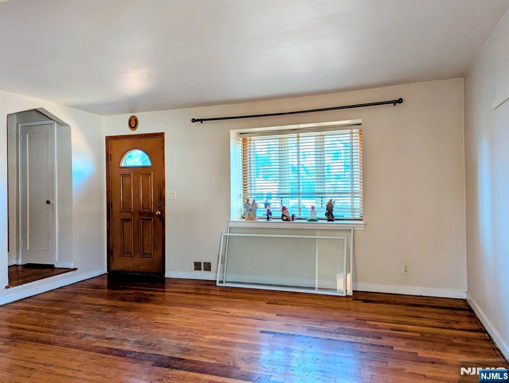 685 Grant Terrace - Photo 3