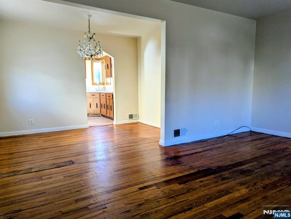685 Grant Terrace - Photo 4