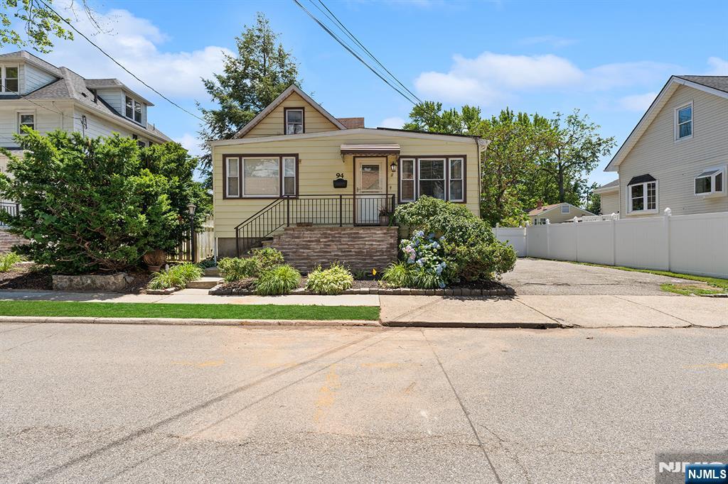94 Phelps Avenue - Photo 1