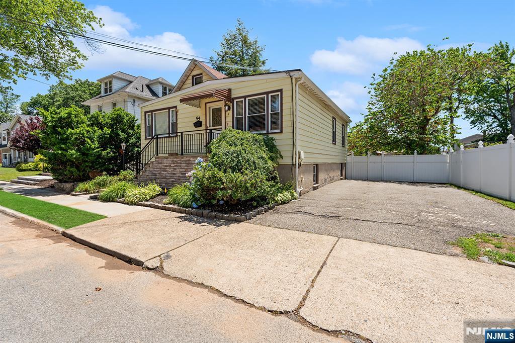 94 Phelps Avenue - Photo 2